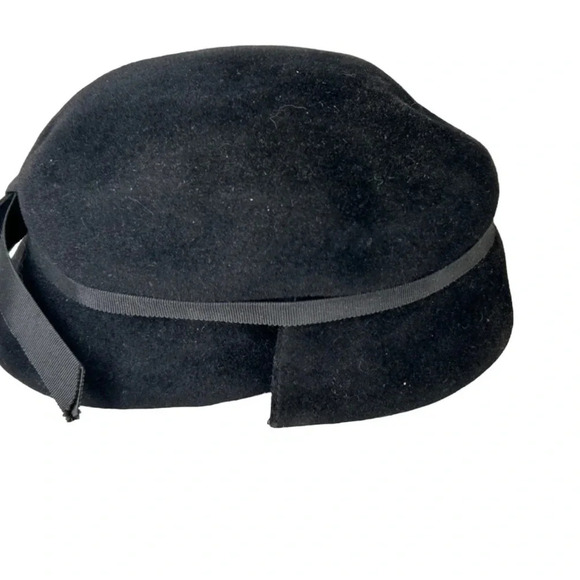 1950's Vintage Velvet Black Hat from Carson Pirie Scott & Co - Picture 2 of 7